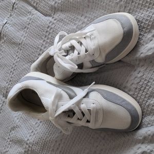 Old navy casual sneaker